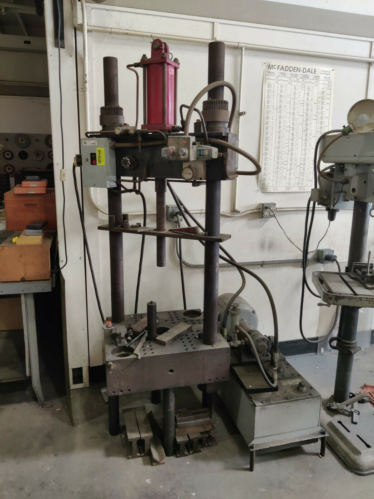 NICE HEAVY DUTY 30 TON SHOP PRESS WITH HYDRAULIC UNIT